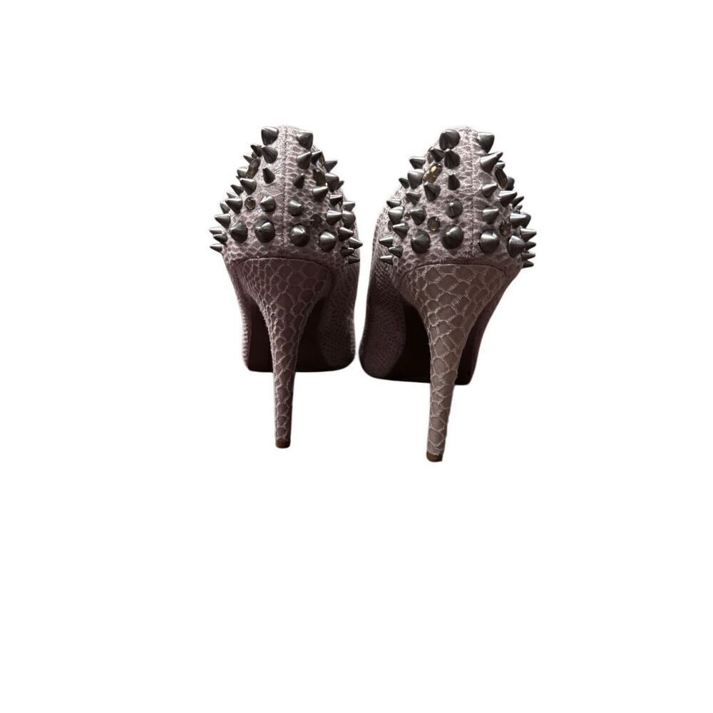 VERA WANG LIGHT GRAY SNAKE PRINT Studded Spike HIGH HEEL Pumps 9M - Picture 2 of 10